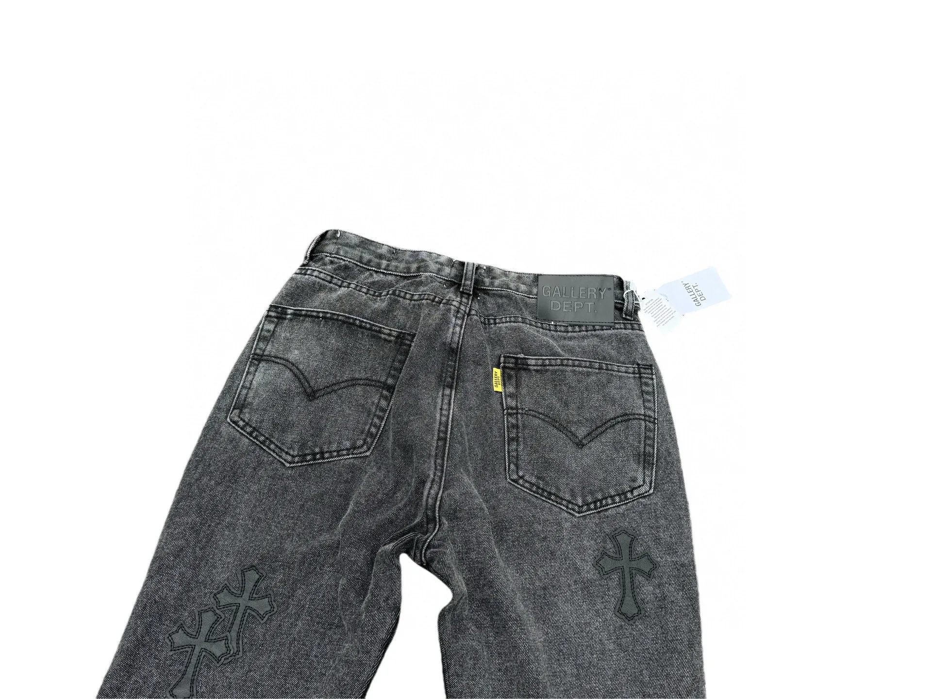 P260💰G99 GALLERY DEPT. Crow's leather cross denim bell-bottoms washed distressed spliced ​​jeans denim washing factory. During the process, the owner of the washing factory helped introduce a boss who once worked at Levi's OEM factory and then started his own business. This also paved the way for the following styles. Therefore, Levi's remodeled single product for the base plate is really familiar. Whether it is the fabrics supplied or the lathes used in production, there is nothing to choose from. -Color: Black -Size: S-XXL (corresponding to 28-36)